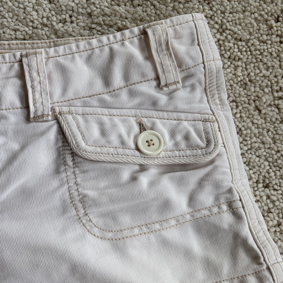 Vintage Hollister Women's Cream Cargo Shorts - Picture 3 of 12